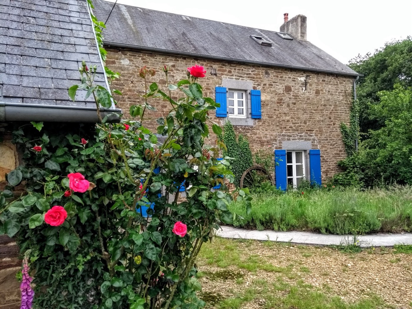 Inside the bright, beautifully furnished gîte at La Volée